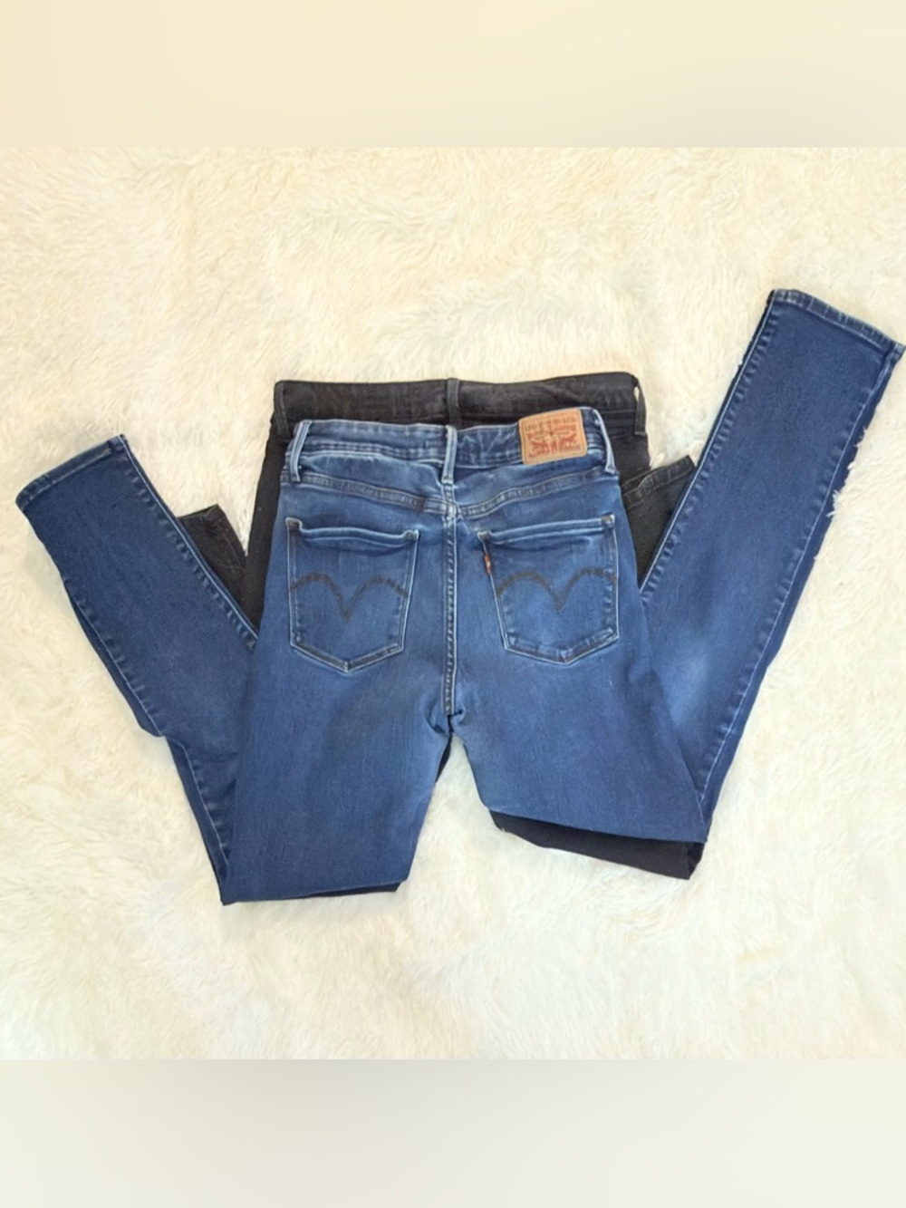 Bundle of 2 Womens Size 6 Jeans OLD NAVY Super Skinny & LEVI'S - BOTH MID-RISE - Picture 3 of 3